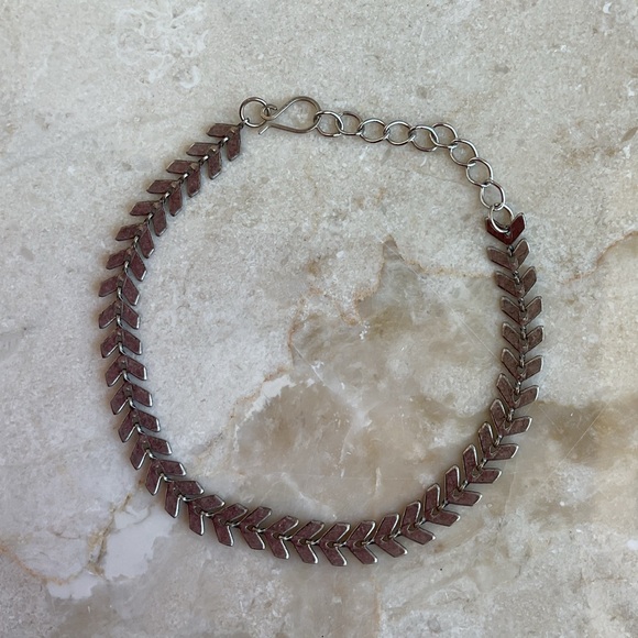 🌈 Silvertone chevron-link bracelet - Picture 1 of 3